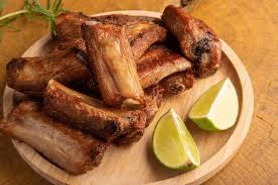 Almuerzo costilla cerdo